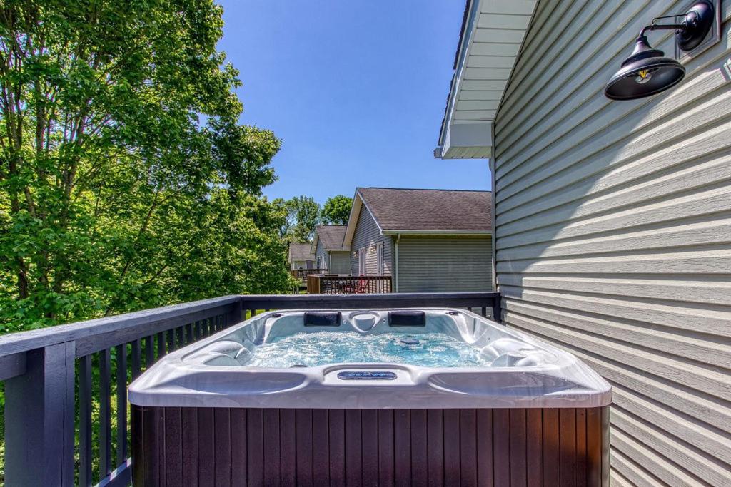 The Mason Jar, Hot Tub, Wifi, 1089 Free Tickets Each Paid Day, Dollywood And More! Pigeon Forge Exterior foto